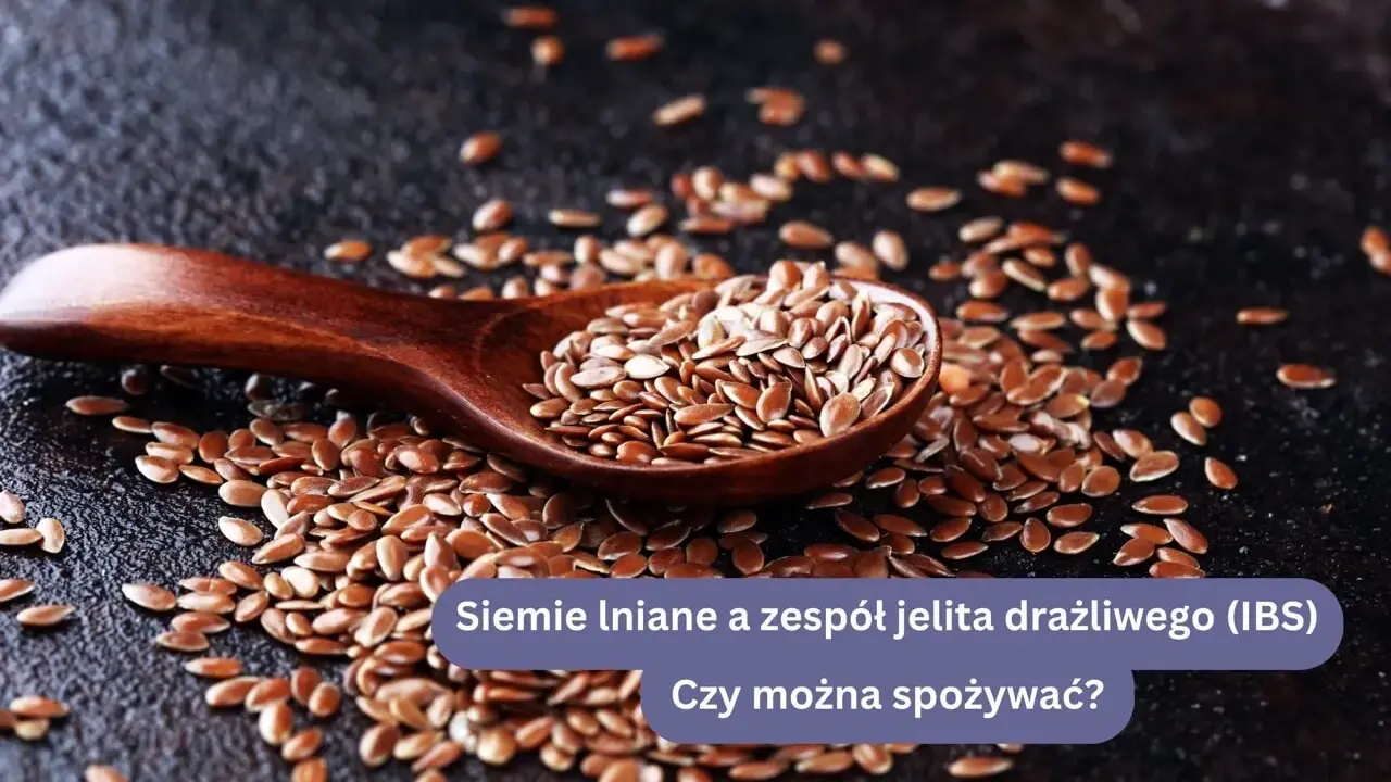 Łyżka pełna siemienia lnianego rozsypanego na ciemnym tle. Siemię lniane na jelita - wsparcie dla układu trawiennego.