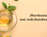 Zielona herbata na odchudzanie? Filiżanka naparu, liście i miarka krawiecka sugerują wsparcie w procesie redukcji wagi.